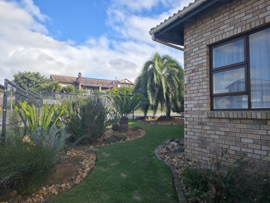 3 Bedroom Property for Sale in Wavecrest Eastern Cape